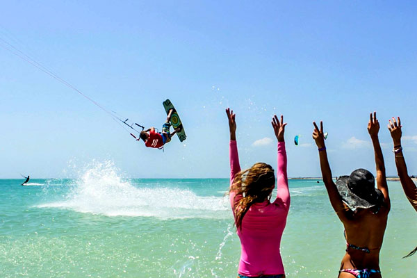 Kitesurf y windsurf en la isla de coche